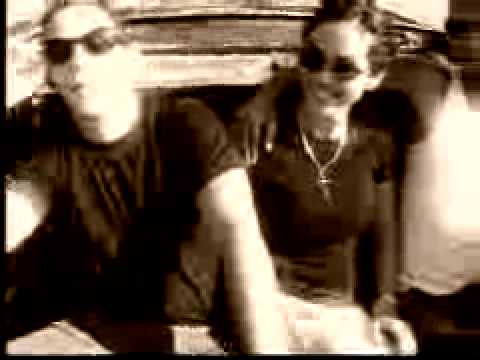 Os Almirantes - Un Cigarrillo Normal (Video Oficial)