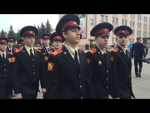 Торжественным маршем.