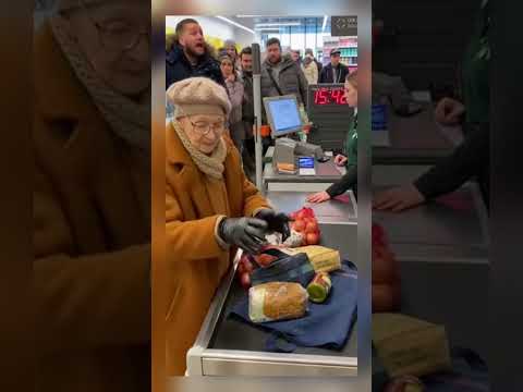 ALTE OMA AN DER KASSE – DANN EXPLODIERT ALLES 😳🛒 | #shorts