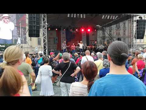 Žlutý pes: Indiánská dýmka@Staromestske náměstí, 2018