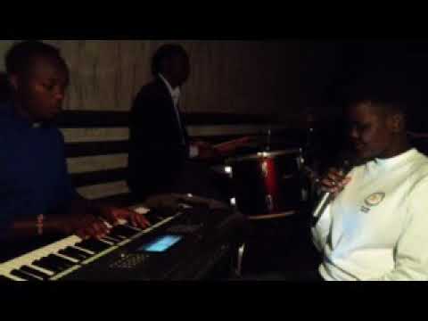 FLORENCE MUREITHI-Nitamfuata nje ya lango