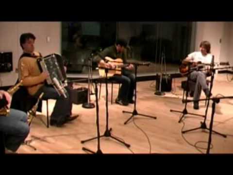 Hot Club of Detroit featuring Frank Vignola plays Minor Swing live on 90.3 FM WCPN