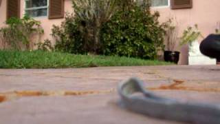 LOCKED OUTSiDE THE HOUSE ! (: