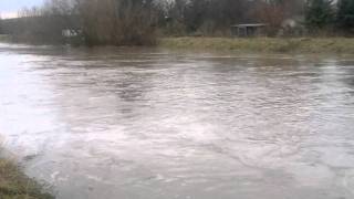 preview picture of video 'Hochwasser an der Unstrut in Artern (Salinepark) Januar 2011'