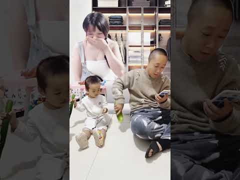 baby eating with Dad is so funny 😛😍🤣😂😆😆😅아기가 아빠랑 같이 밥 먹는 모습이 너무 웃겨요