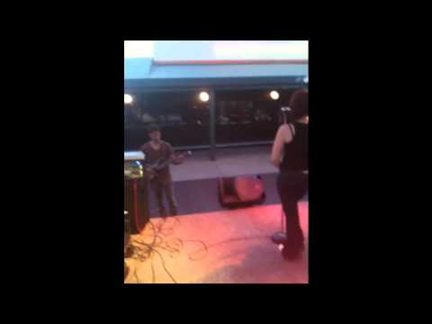 Cassandra Llea & Entourage Soundcheck.at Harry's wmv