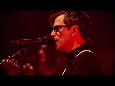 Weezer - Pork and Beans (Live Voyage To The Blue Planet Concert Film)