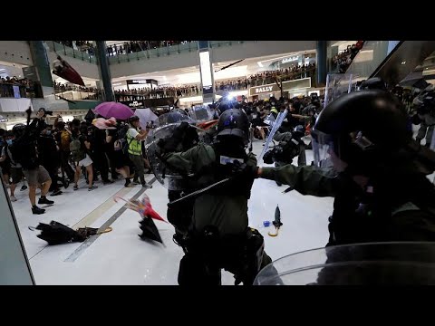 تصاعد وتيرة الاحتجاجات في هونغ كونغ واشتباكات مع الشرطة …