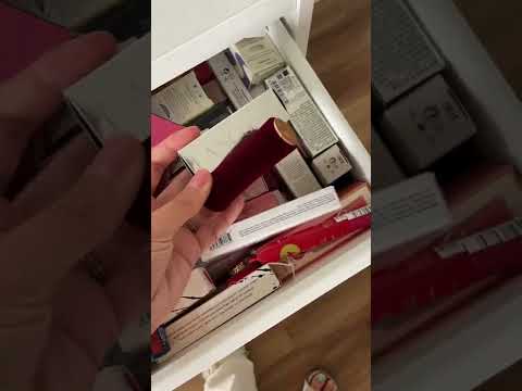 On mélange 9 rouges à lèvres pour en faire 1 seul! 😍