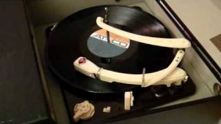 PILOT 1958 PORTABLE HI-FI - MODEL # 1015 .. SING C&#39;EST LA VIE .. SONNY &amp; CHER