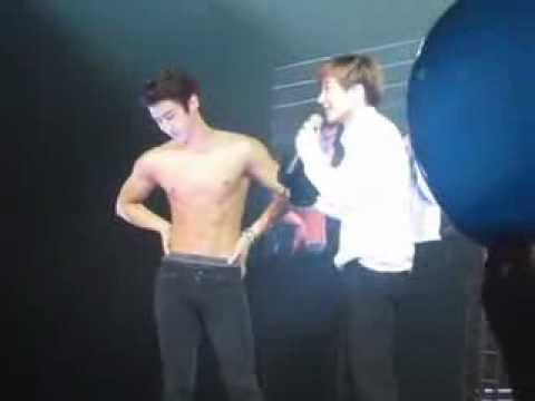 120428 SS4INA Day 2 - Closing: Siwon lost the paper-rock-scissor game (2)