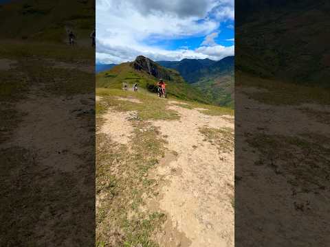 Motociclistas llegaron hasta la cima del cerro El Quingo