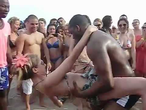 CRIOLA BEACH FESTIVAL 2012: HOT DANCE KUDURU-AFROHOUSE on the beachAfro-house on the beach!