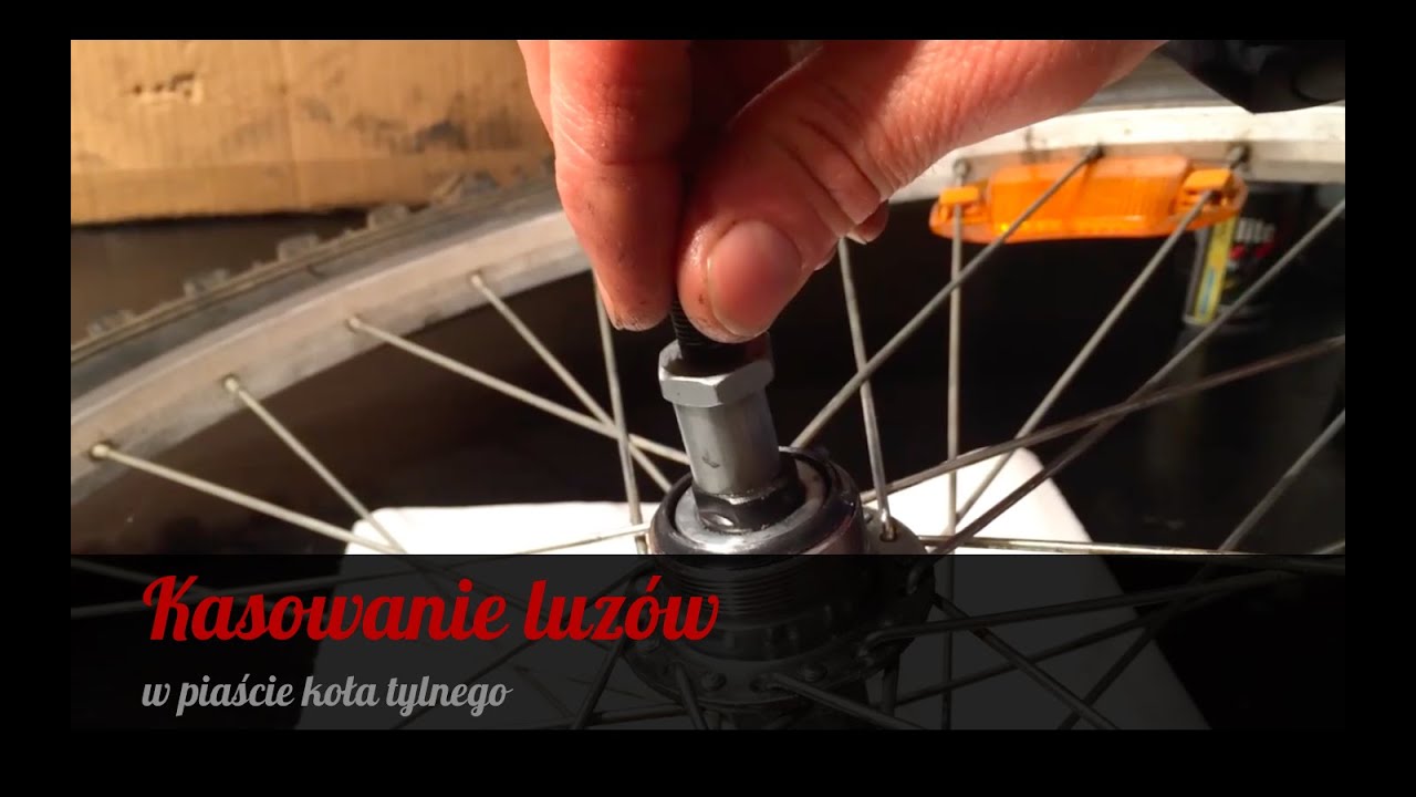 Kontrowanie luzów w pieście koła tylnego