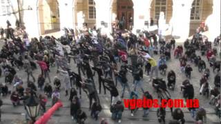 preview picture of video 'Майдансери тренують львівську арену'