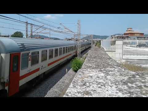 Intercity 35549 con E.401 Napoli C.le-Salerno in transito a Monte del Vesuvio