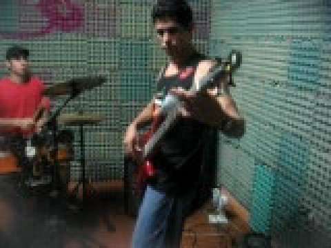 O Trio dos borracho tocando N.I.B.