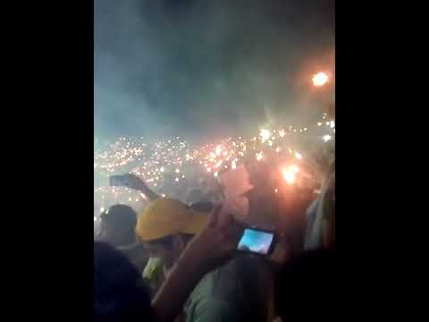 "Recibimiento de Oriente petrolero "Los de siempre "" Barra: Los de Siempre • Club: Oriente Petrolero