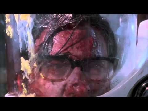 Cult Horror Movie Scene N°48 - Braindead (1992) - Lawnmower Slaughter
