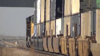 preview picture of video 'Speedy eastbound UP stack train at Ralston, Iowa (12-18-2011 part 5)'