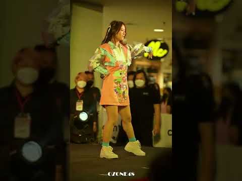 [4K] Fancam Fond BNK48 - โดดดิด่ง @ Central Udonthani 050365