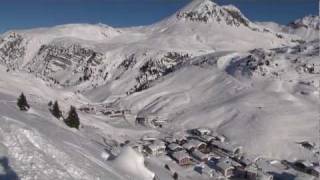 preview picture of video 'Traumhafter Tiefschnee im Januar in Zürs am Arlberg'