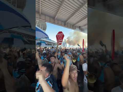 "DESLOCAMENTO DA BANDA !!! " Barra: Geral do Grêmio &bull; Club: Grêmio
