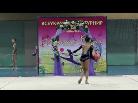 Красюк Ніколь мяч