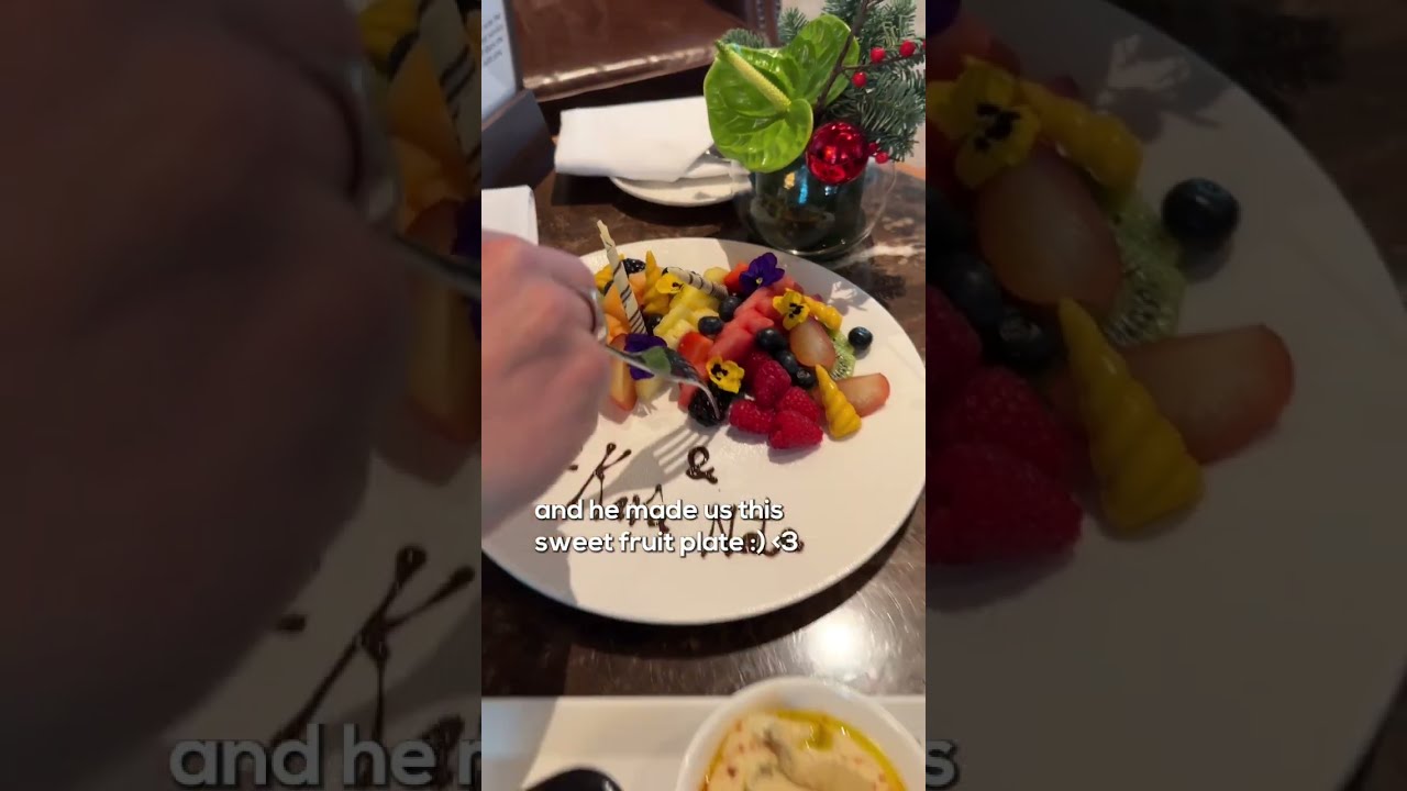 First Class Lounge (Gates A7-A9)