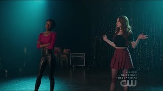 Riverdale 2x18 Cheryl e Josie cantam juntas "Unsuspecting Hearts" - Carrie: The Musical