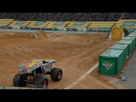 Monster Jam World Tour Max-D double backflip 2016