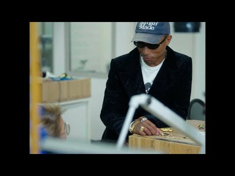 Ambassadors and Friends of the House in the Métiers d’art Ateliers — CHANEL Shows