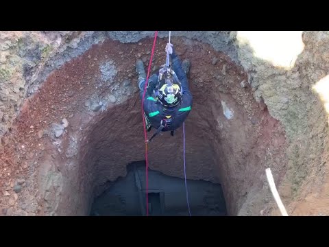A motorcyclist falls six meters down a wine cellar vent in Cubillas de los Oteros.