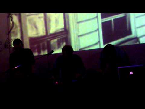 RESTLESS EAR SYNDROME - radio moskau meets the return (live version venster99)