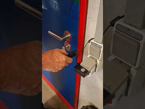 HPZ testet Bosch kontaktlosen Spannungsprüfer GVD 1000-17