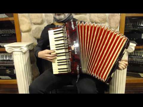 2389 - Red Hohner Verdi I 34 48 MM $795