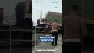 Download lagu Detik-detik Ban Truk Pecah Saat Lewati Persimpangan Rel #truk mp3 Download lagu Detik-detik Ban Truk Pecah Saat Lewati Persimpangan Rel #truk mp3