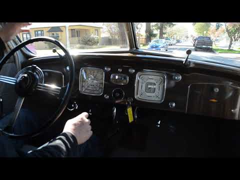 1937 Chrysler Airflow: Driving