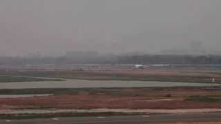 preview picture of video 'A6-ANR Airbus A320 Air Arabia Landing'