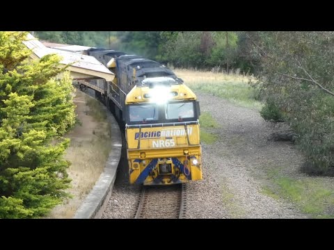 5BM4- PN Intermodal glides through Binalong