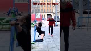 Download lagu no passinho #distraido #azarado #pegadinha #shorts #trolando #feed #gostosa #emalta #engraçado #rir mp3