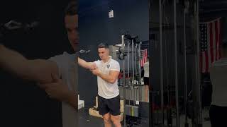 PRESS FRANCÉS EN POLEA DE PIE UNILATERAL