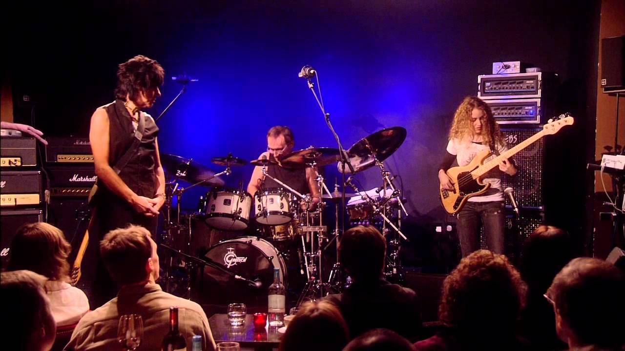 Jeff Beck, Tal Wilkenfeld - Cause We've Ended As Lovers - YouTube