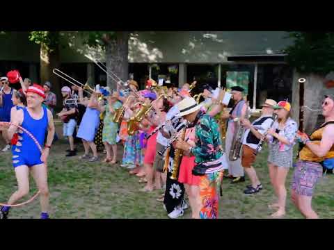 2022 06 18 de propere fanfare   bij de vieze gasten 1