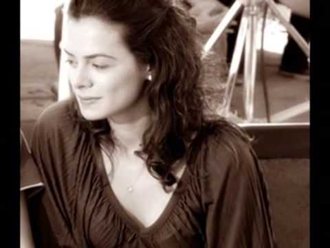 Özge Özpirinçci 2009 (1)