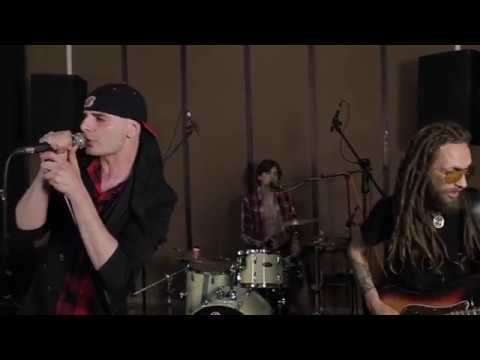 StereoQueen - Isolated