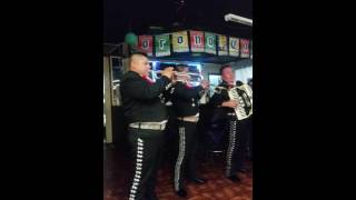 Mañanitas y flores iras a mi madre