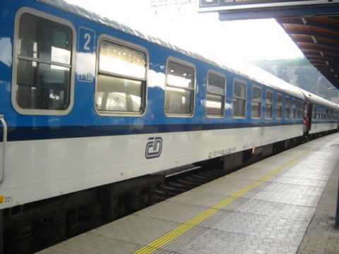 Připojovaní lokomotivy řady 380 k vlaku R 619 Chomutovka