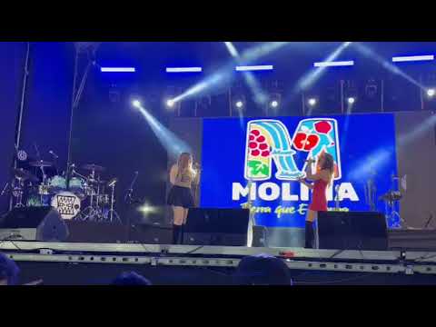 Florencia junto a Elizabeth Moya. Si tú te vas. Aniversario de Molina.  