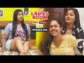 Ladies Room പിങ്കിയുടെ മോതിരം ബാത്‌റൂമിൽ പോ�